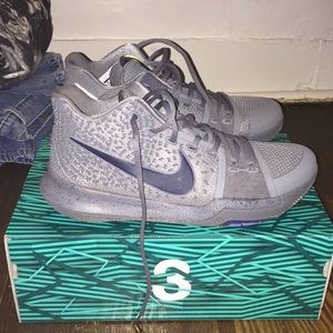 Kyrie Irving Cool Grey 3